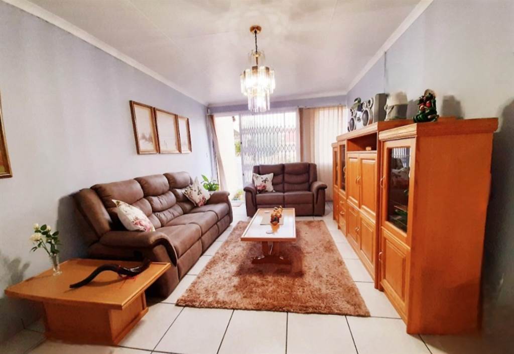 3 Bed Townhouse in Sasolburg photo number 25