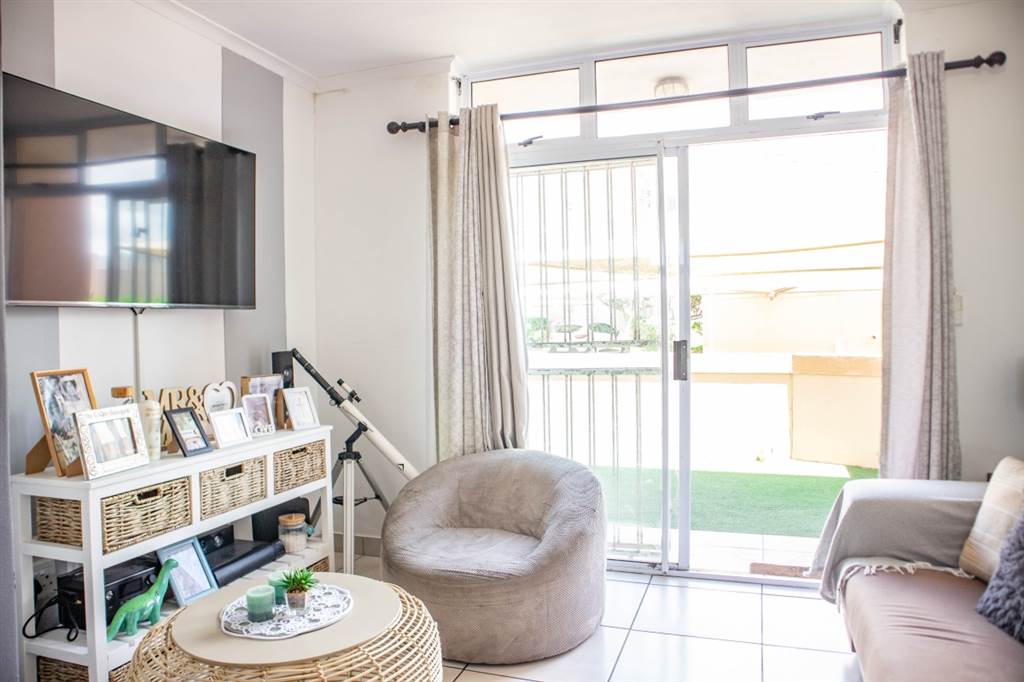 2 Bed Apartment in Costa Da Gama photo number 8