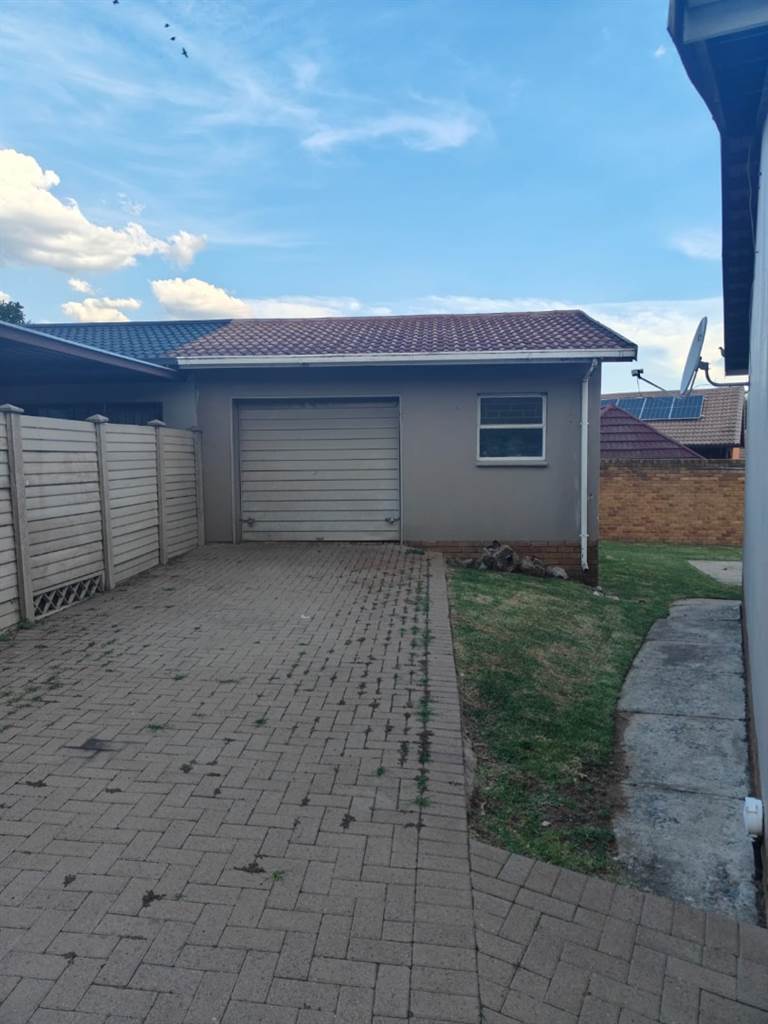 3 Bed House in Secunda photo number 12