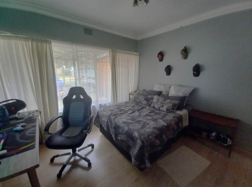 5 Bed House in Wilkoppies photo number 21