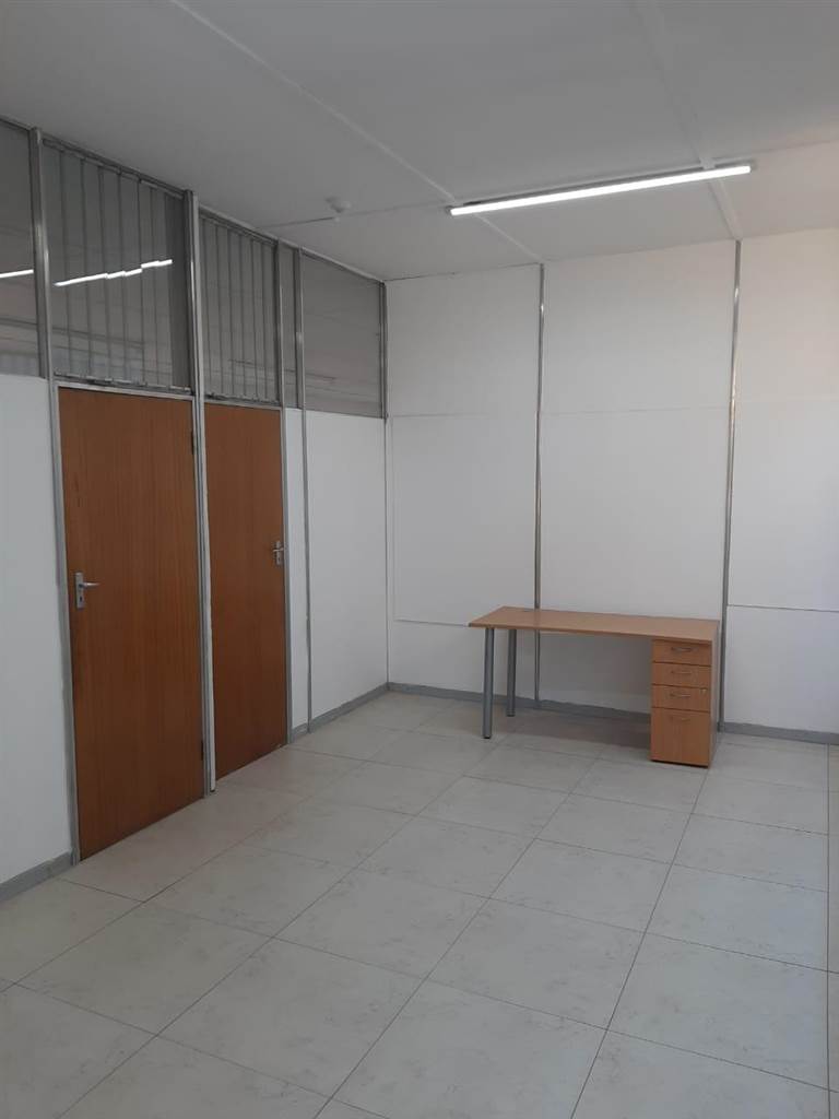 35  m² Commercial space in Spartan photo number 7