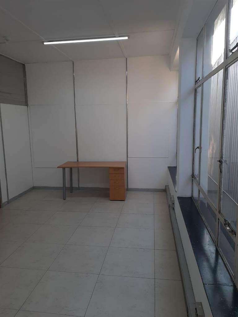35  m² Commercial space in Spartan photo number 10