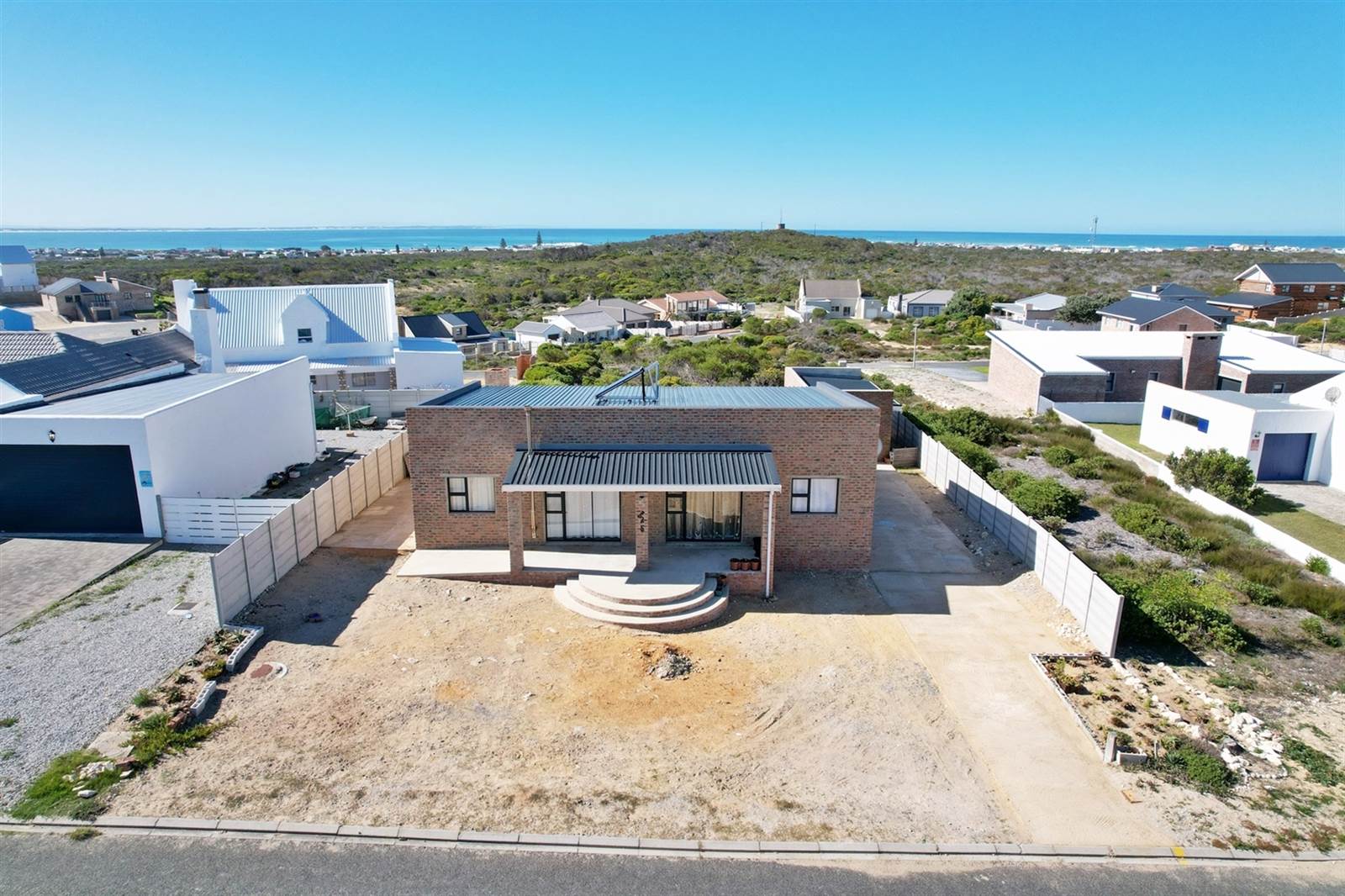 4 Bed House in Struisbaai photo number 3