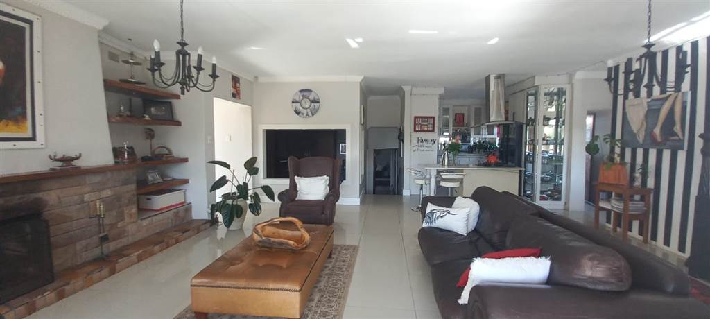 5 Bed House in Parow North photo number 11