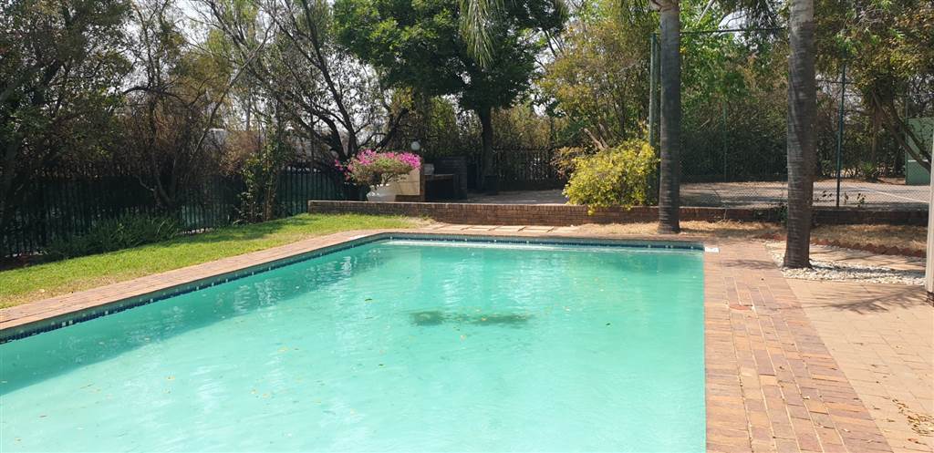 3 Bed Townhouse in Fourways Gardens photo number 15