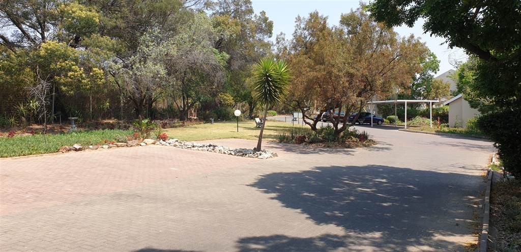 3 Bed Townhouse in Fourways Gardens photo number 12