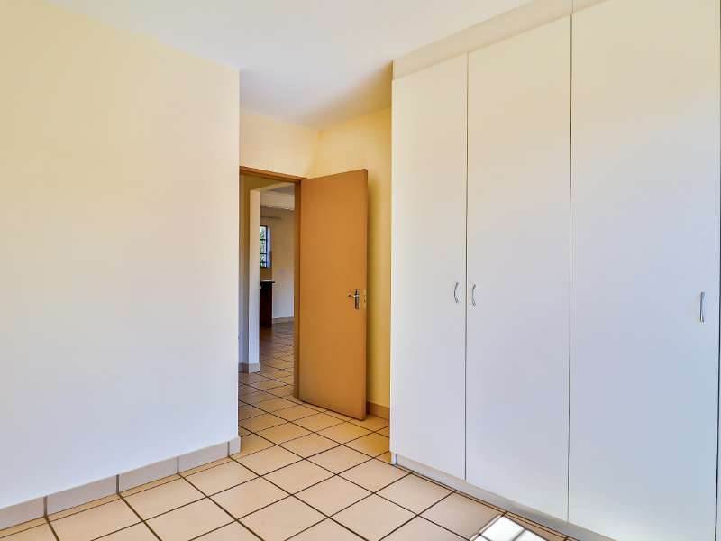 2 Bed Apartment in Benoni South photo number 8