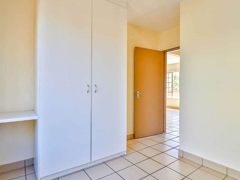 2 Bed Apartment in Benoni South photo number 9