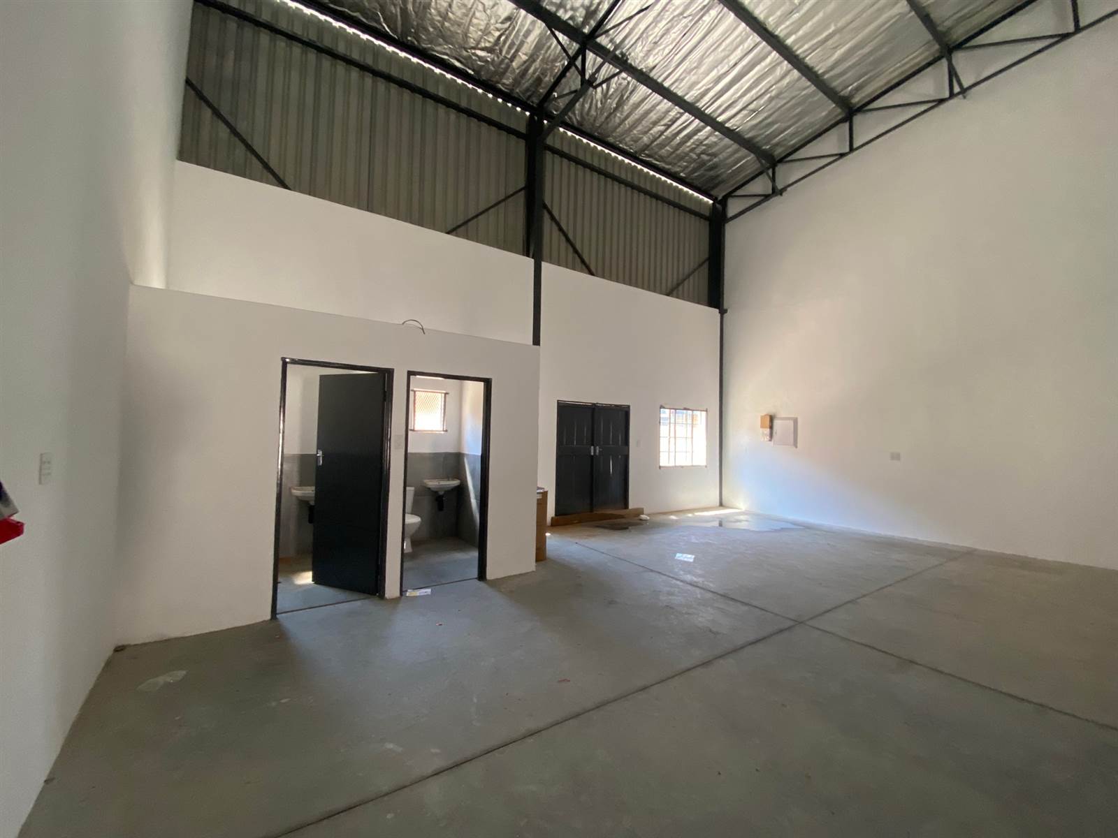175  m² Commercial space in Ladanna photo number 3