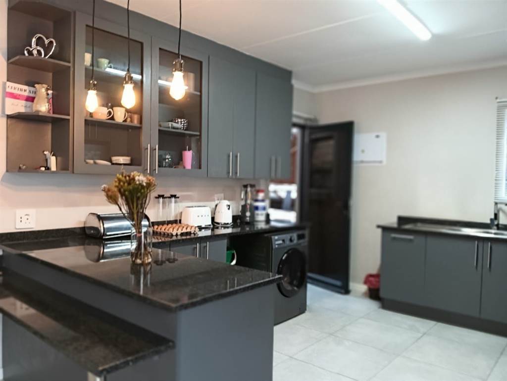 2 Bed Simplex in Potchefstroom Central photo number 13