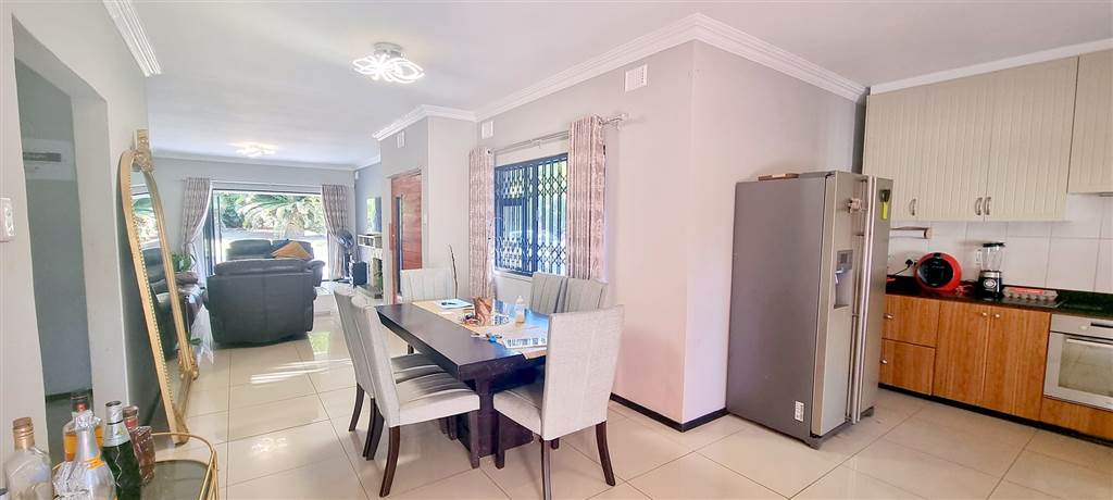 4 Bed House in Pinelands photo number 7