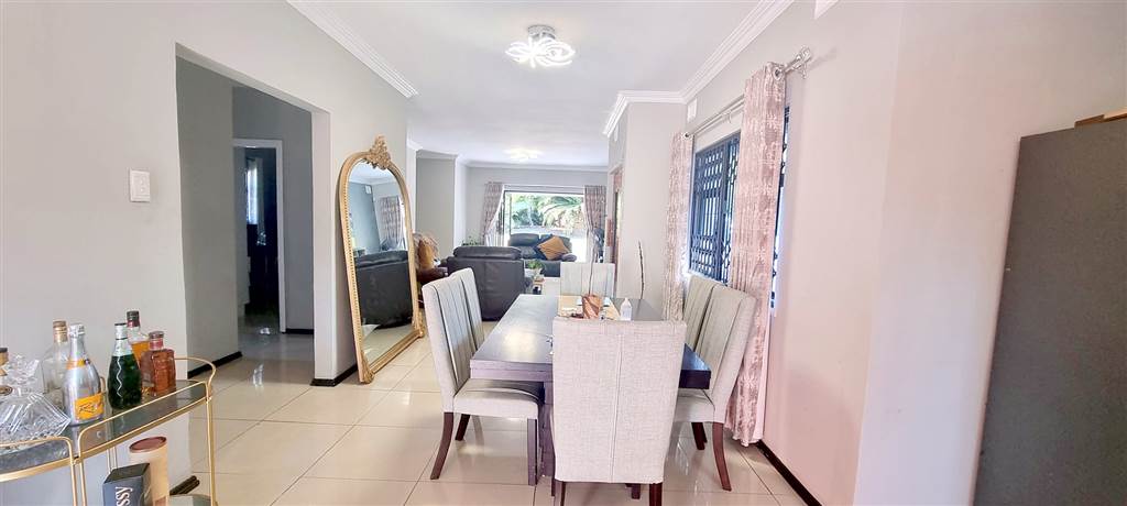4 Bed House in Pinelands photo number 6