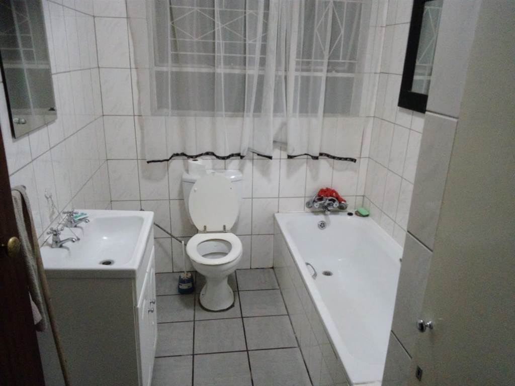 1 Bed House to rent in Esther Park RR3260481 Private Property