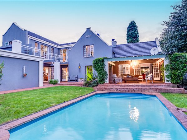 5 Bedroom House 5 Bedroom House