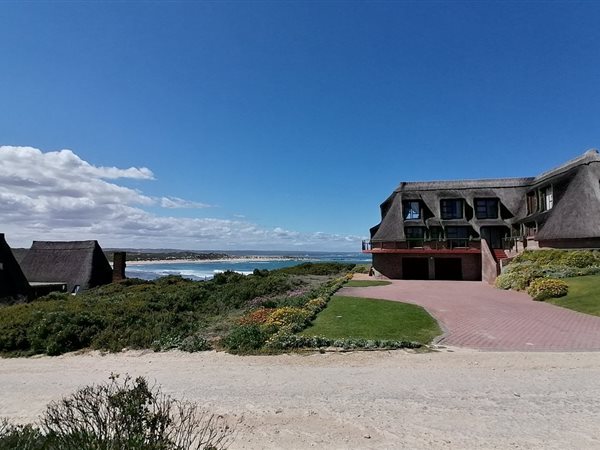 764 m² Land available in Stilbaai