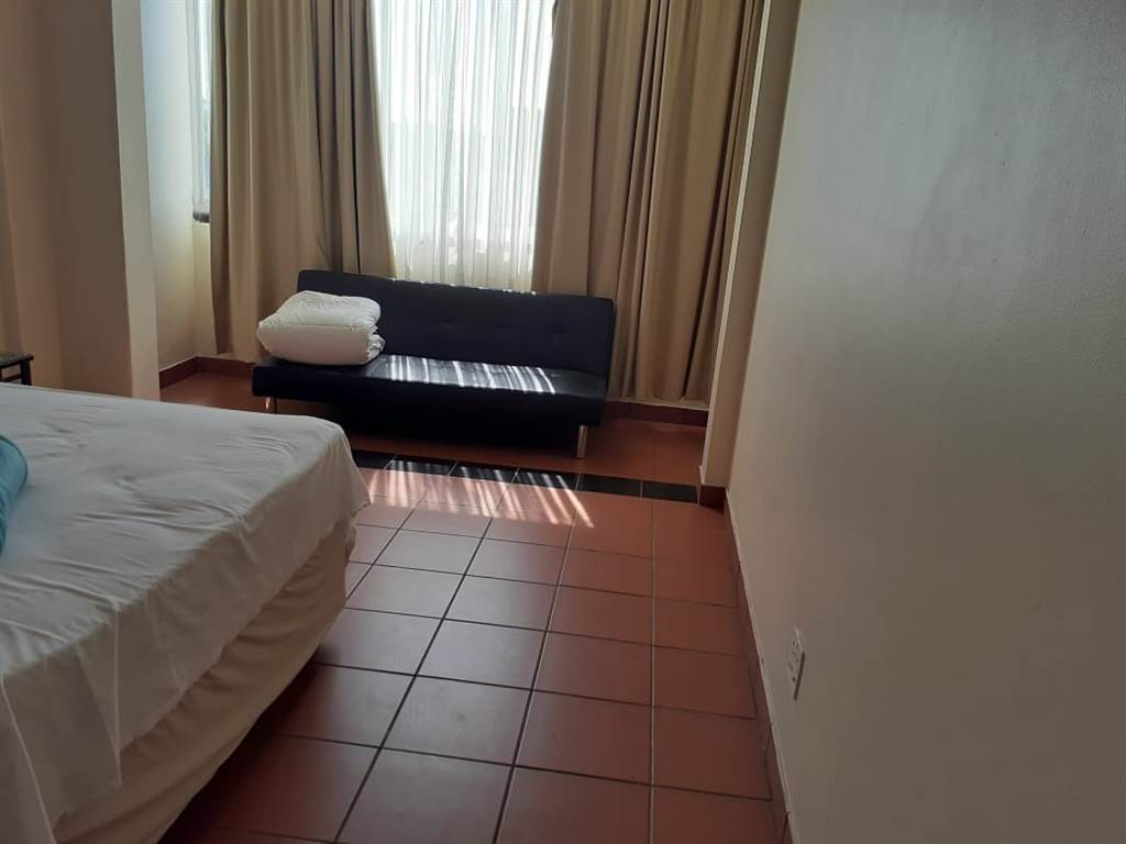1.5 Bed Apartment in Amanzimtoti photo number 9