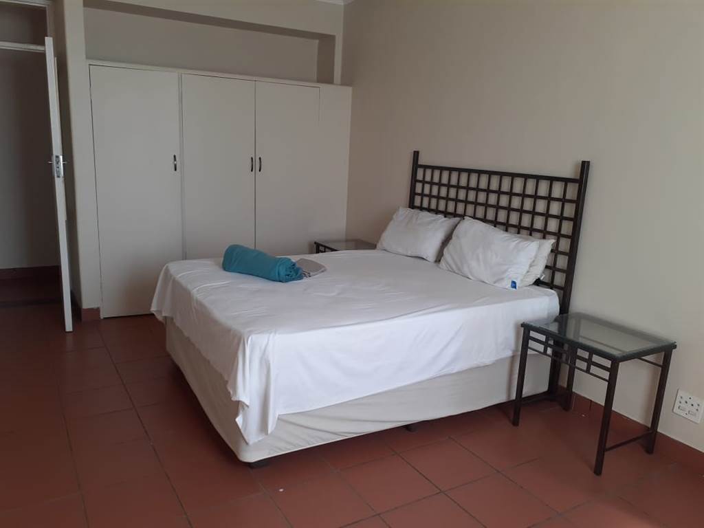 1.5 Bed Apartment in Amanzimtoti photo number 8