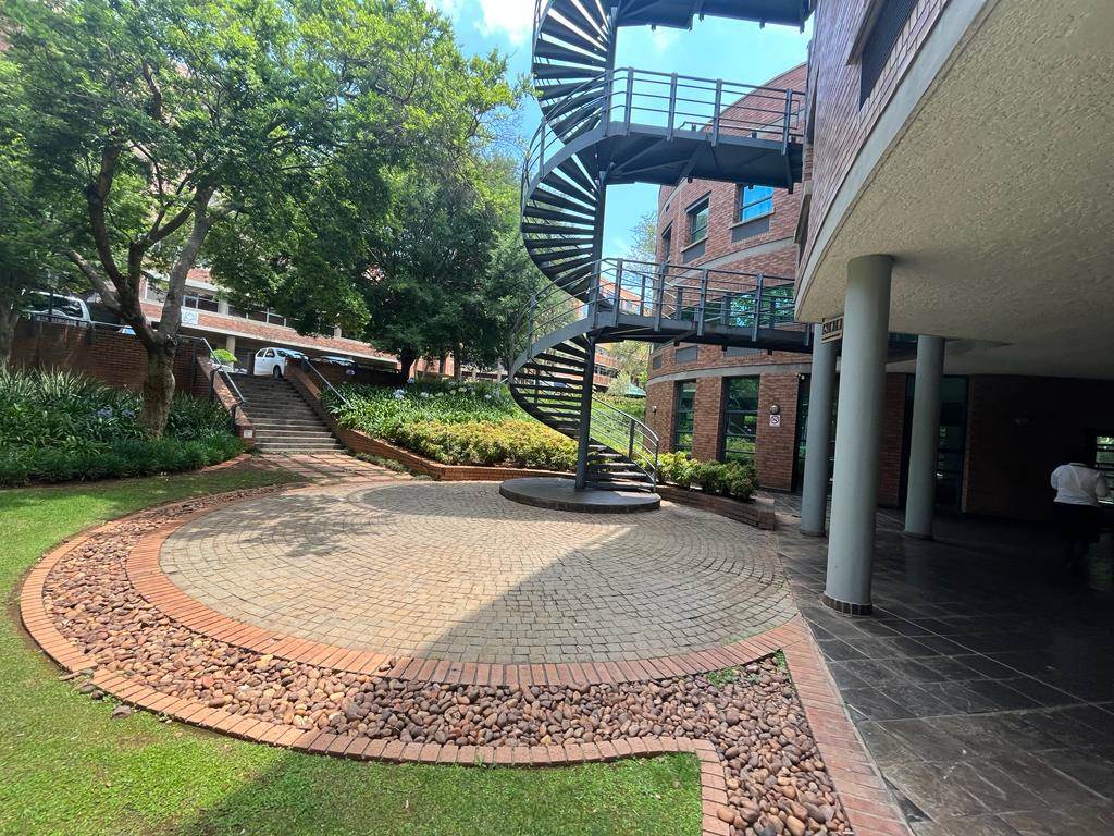 822  m² Commercial space in Parktown photo number 2
