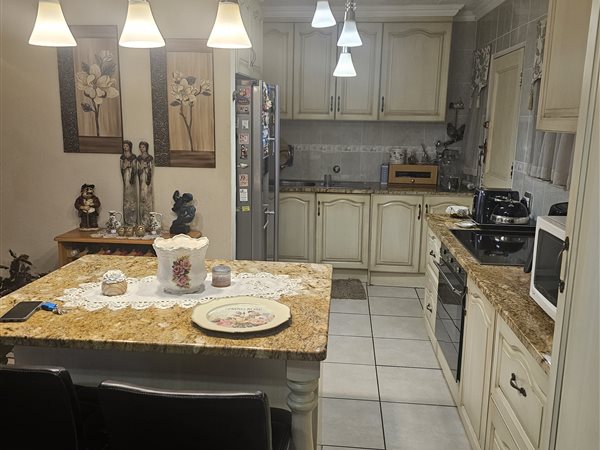 3 Bedroom Townhouse 3 Bedroom Townhouse