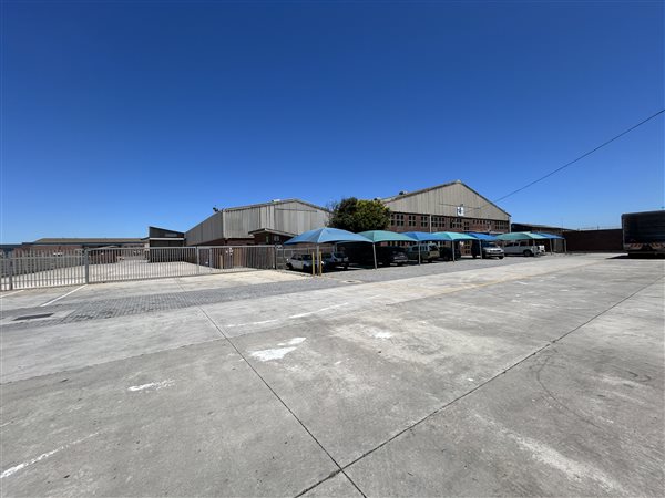 4 300  m² Industrial space