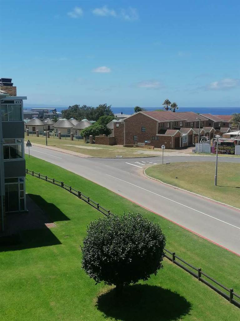 2 Bed Apartment in Hartenbos photo number 13