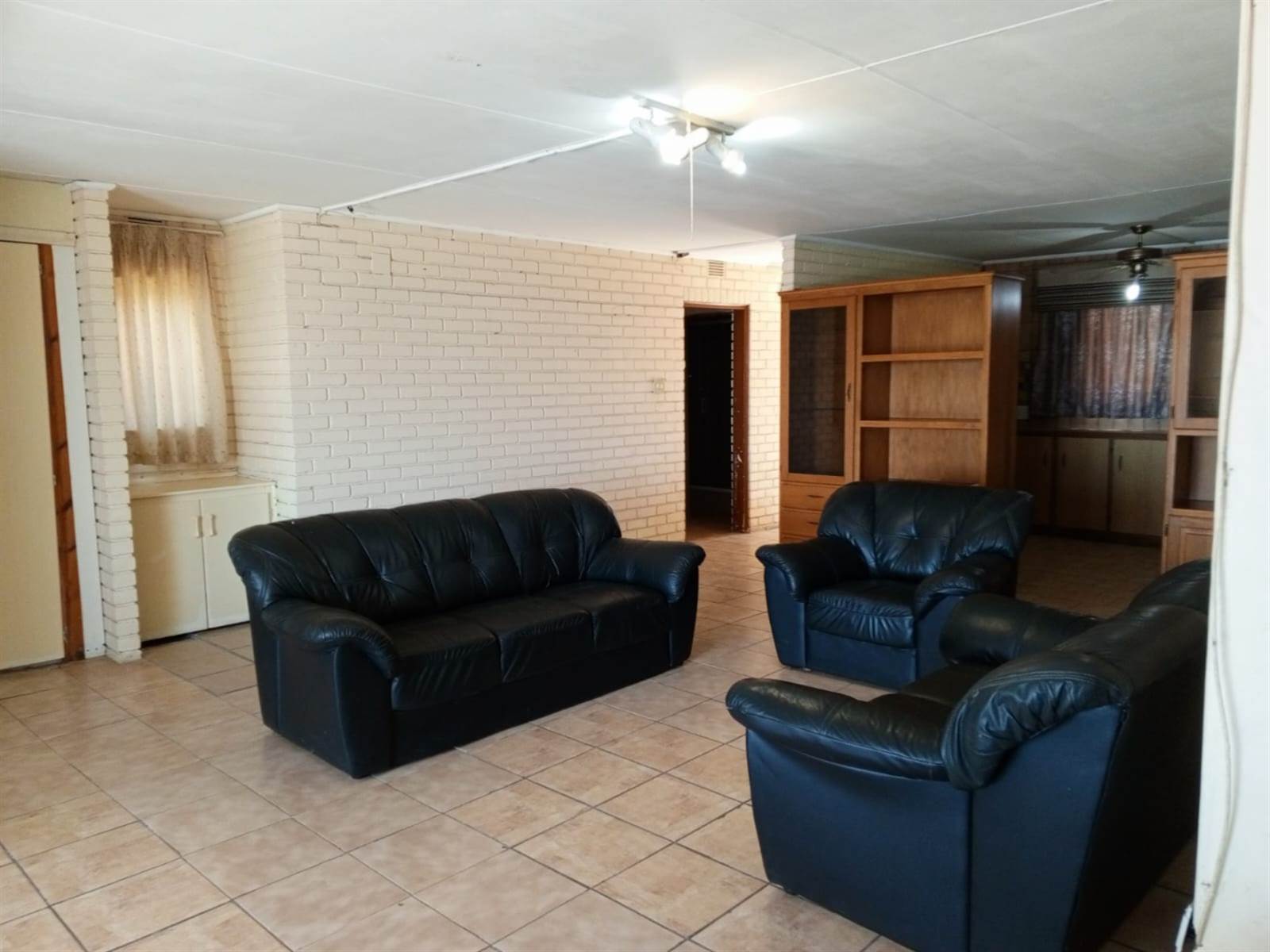 2 Bed House in Uvongo photo number 8