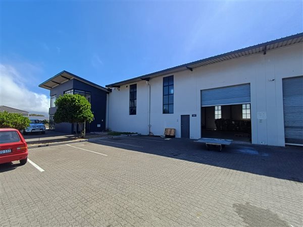 647  m² Industrial space in Capricorn