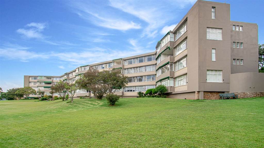 3 Bed Apartment in Illovo photo number 19