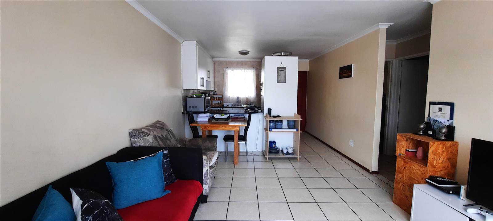 2 Bed Apartment in Vredekloof photo number 7