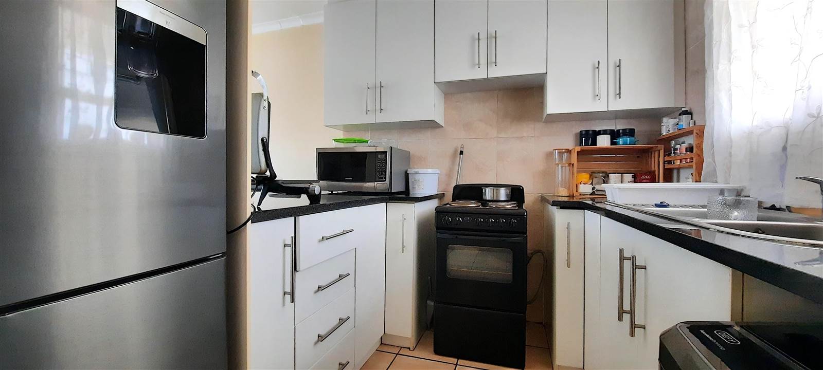 2 Bed Apartment in Vredekloof photo number 4