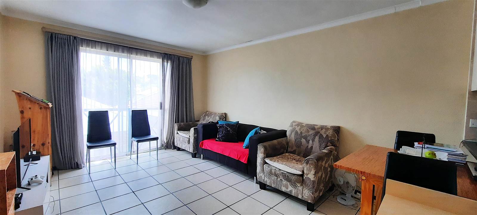 2 Bed Apartment in Vredekloof photo number 1