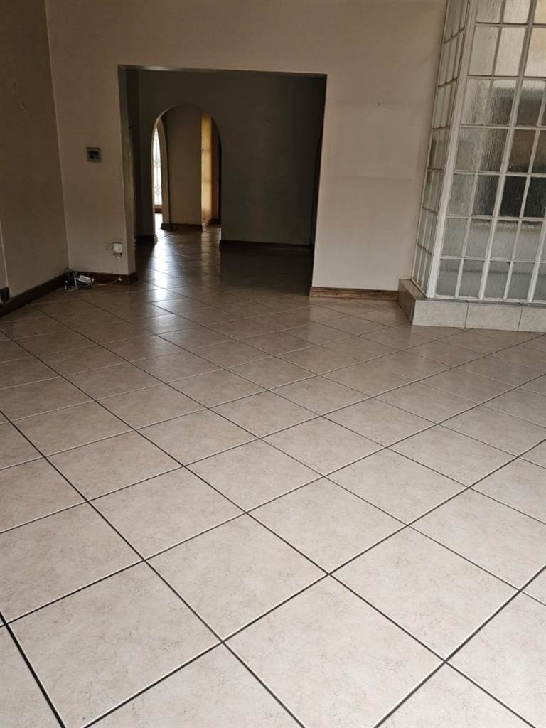 4 Bed House in Garsfontein photo number 25