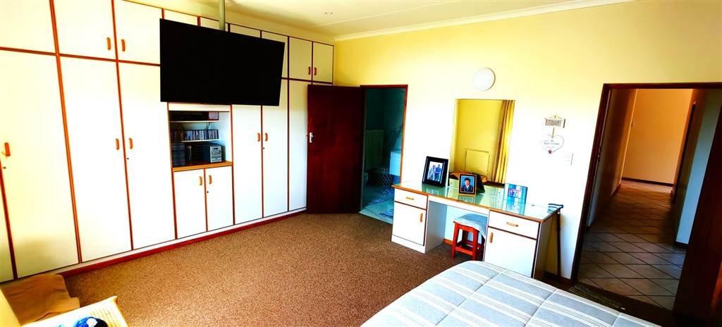 6 Bed House in Great Brak River photo number 12