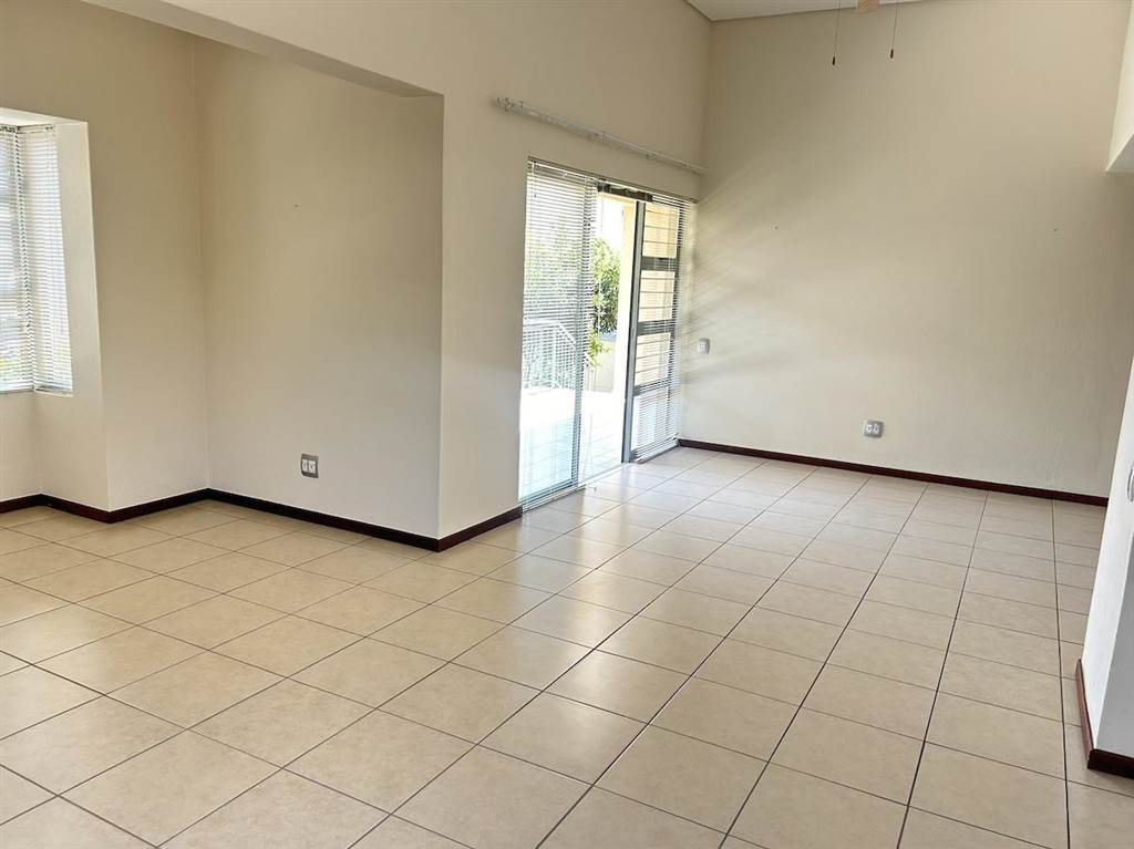 3 Bed House in Nelspruit photo number 3