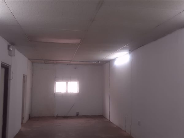 150  m² Commercial space