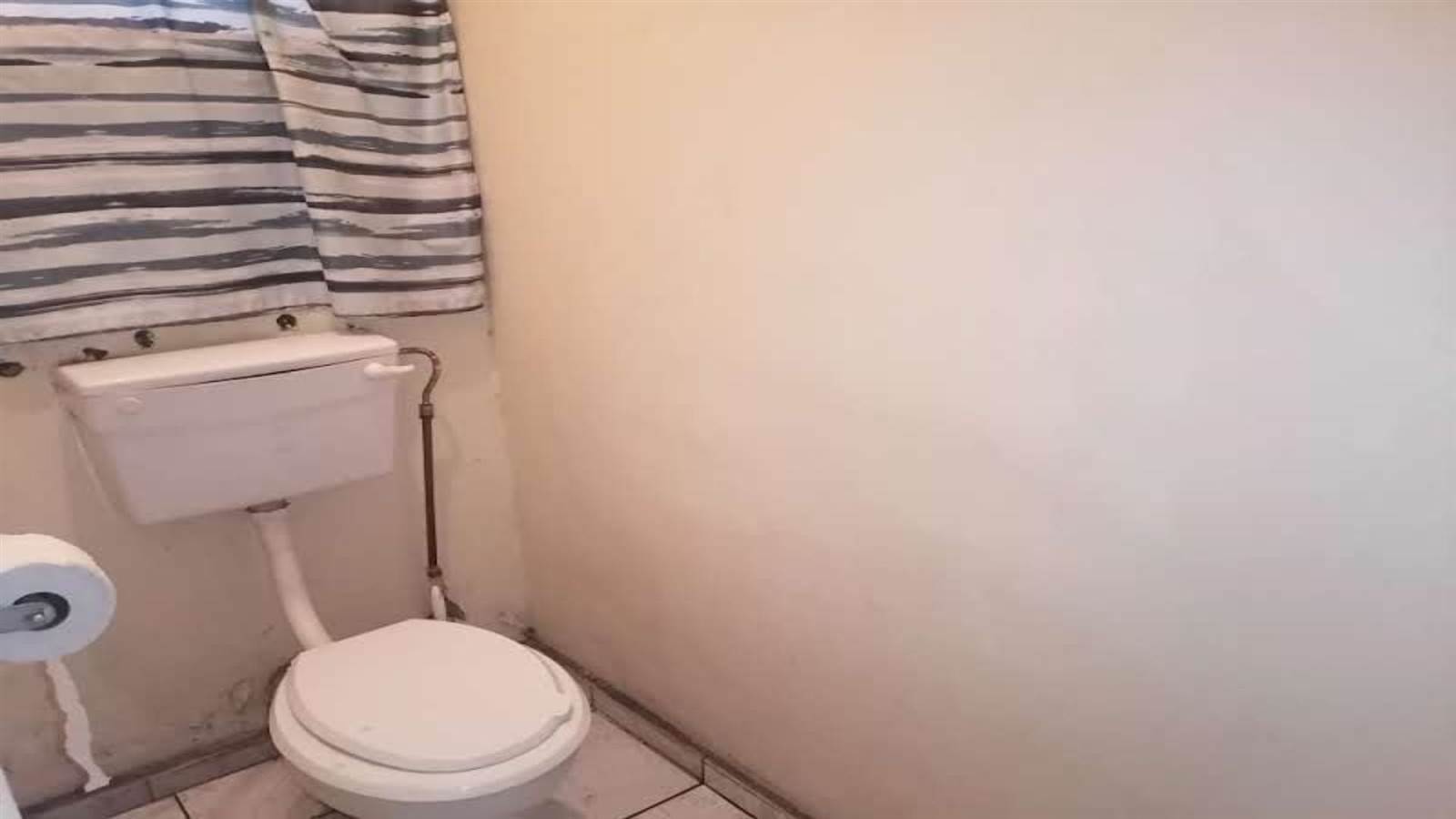 2 Bed Flat in Montclair photo number 12