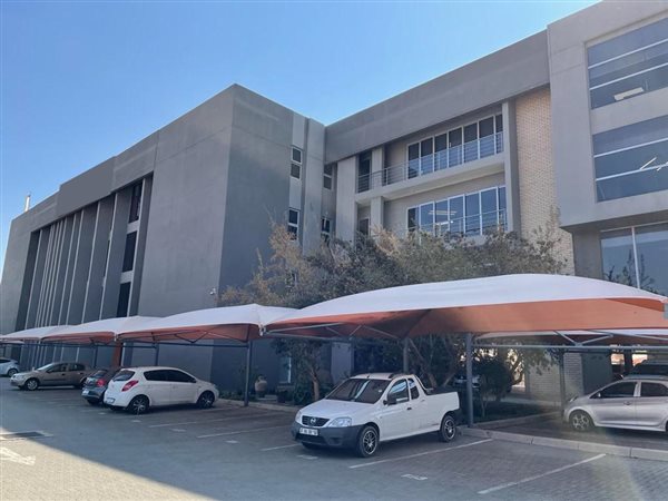 5048  m² Commercial space