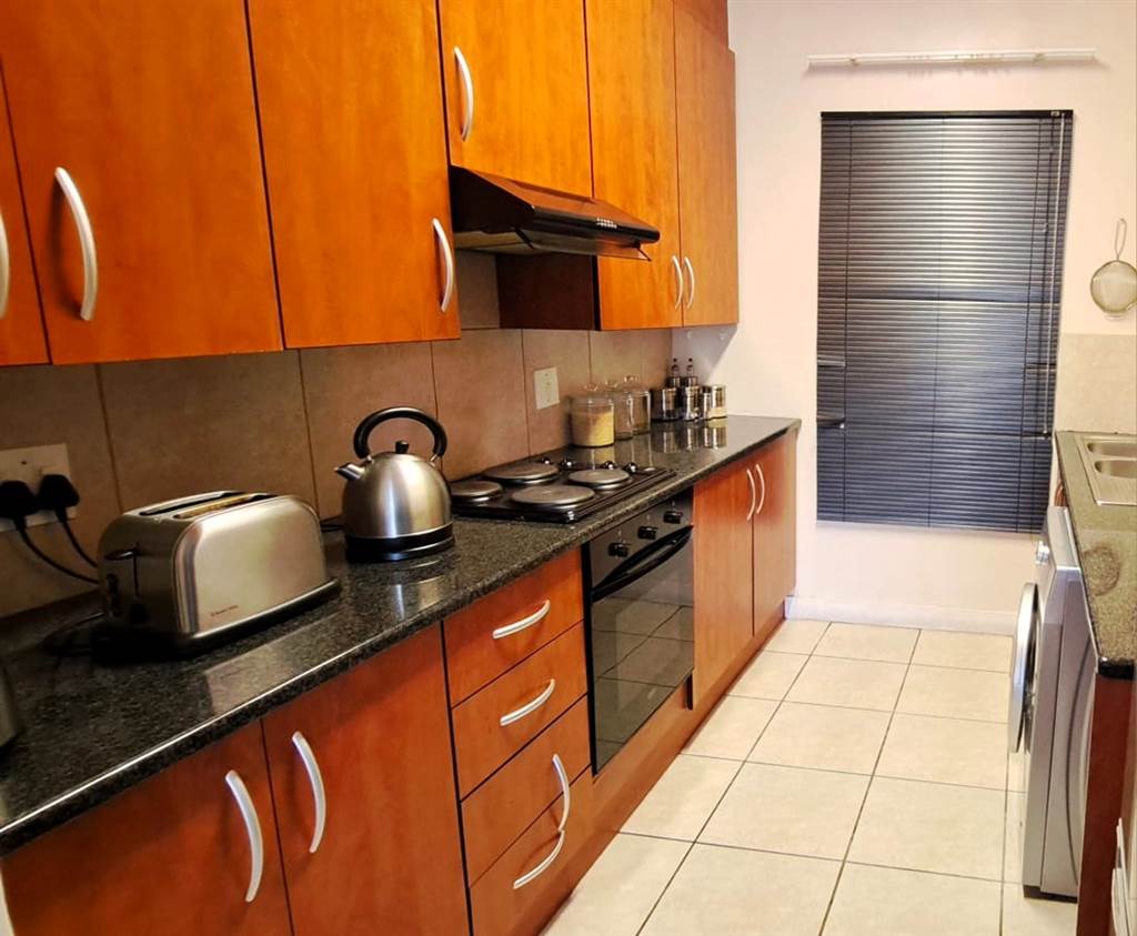 2 Bed Apartment in Sonheuwel photo number 8