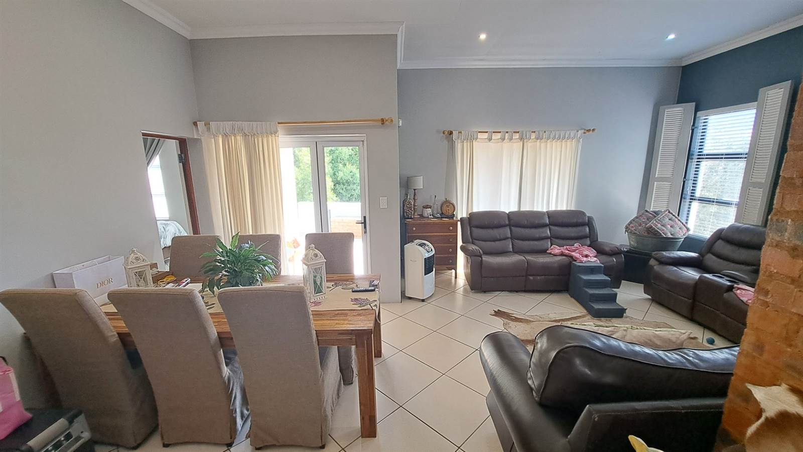 3 Bed House in Hartbeespoort Dam photo number 3
