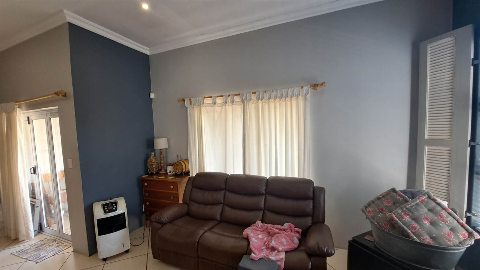 3 Bed House in Hartbeespoort Dam photo number 4