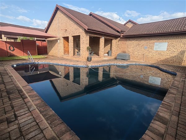 2 Bedroom Townhouse 2 Bedroom Townhouse