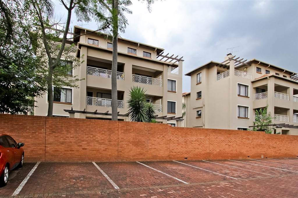 2 Bed Apartment in Sunninghill photo number 22