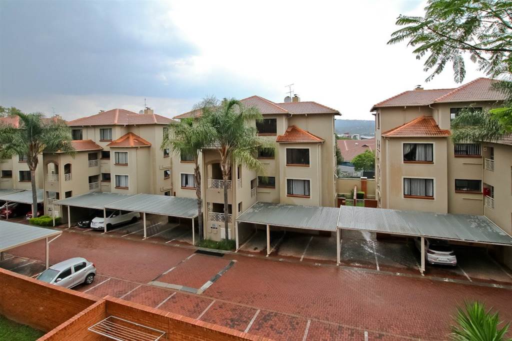 2 Bed Apartment in Sunninghill photo number 23