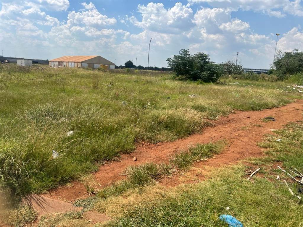 4215 m² Land available in Vosloorus photo number 1