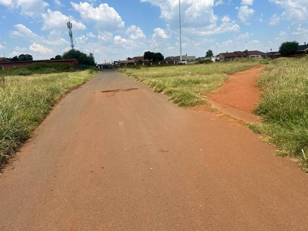 4215 m² Land available in Vosloorus photo number 2