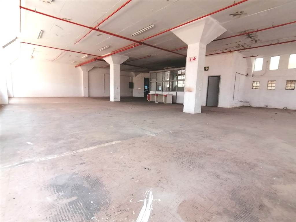 351  m² Commercial space in Overport photo number 2