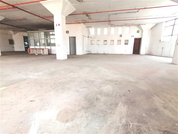 351  m² Commercial space in Overport