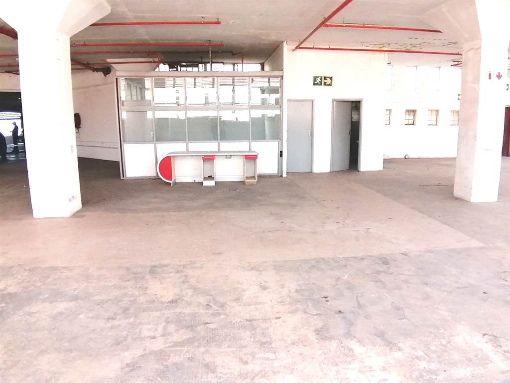 351  m² Commercial space in Overport photo number 3