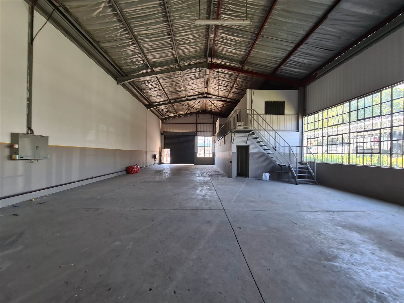 568  m² Industrial space in Sebenza photo number 7