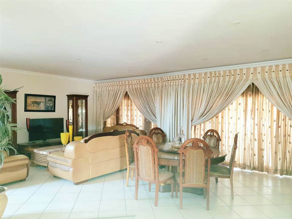 5 Bed House in Zambezi Country Estate photo number 18